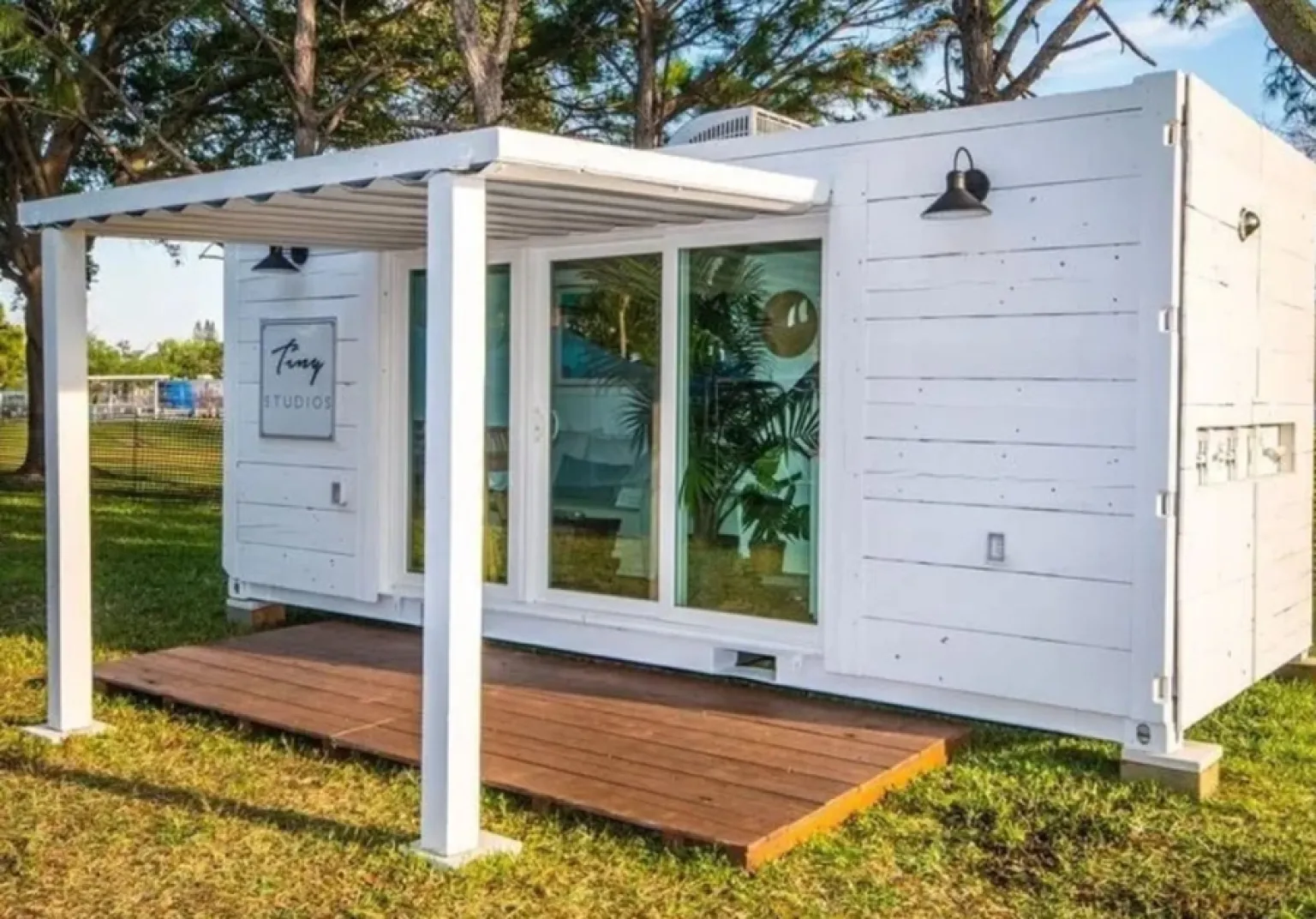 Mẫu nhà container 50 triệu tone trắng tinh tế