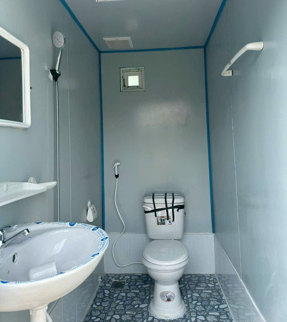 Bán Container Văn Phòng 40 Feet Có Toilet 2 Trang Bị Của Toilet Trong Container Văn Phòng 40 Feet